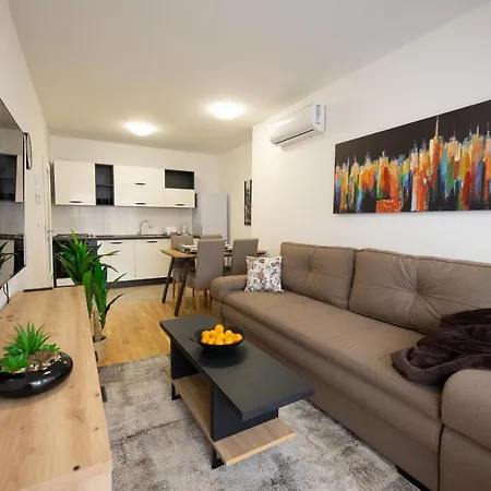 Apartman Ivana - Private Parking Eszék Kültér fotó