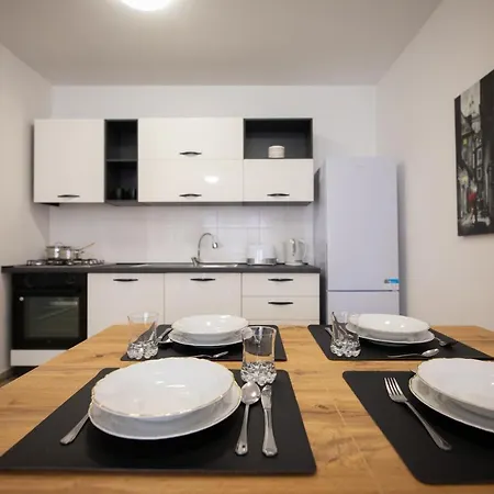 Apartman Ivana - Private Parking Eszék Kültér fotó