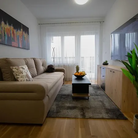 Apartman Ivana - Private Parking Eszék Kültér fotó