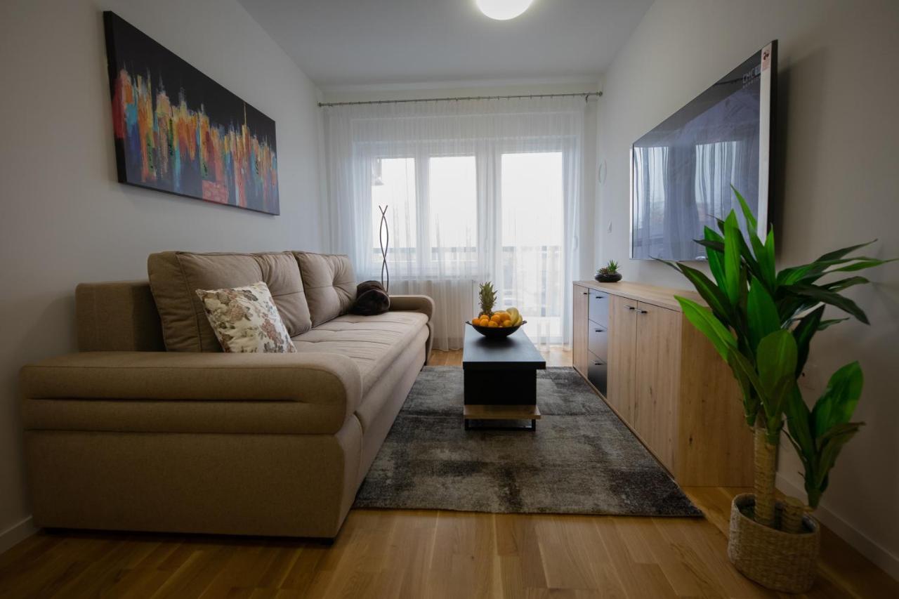 Ivana - Private Parking Appartement Osijek